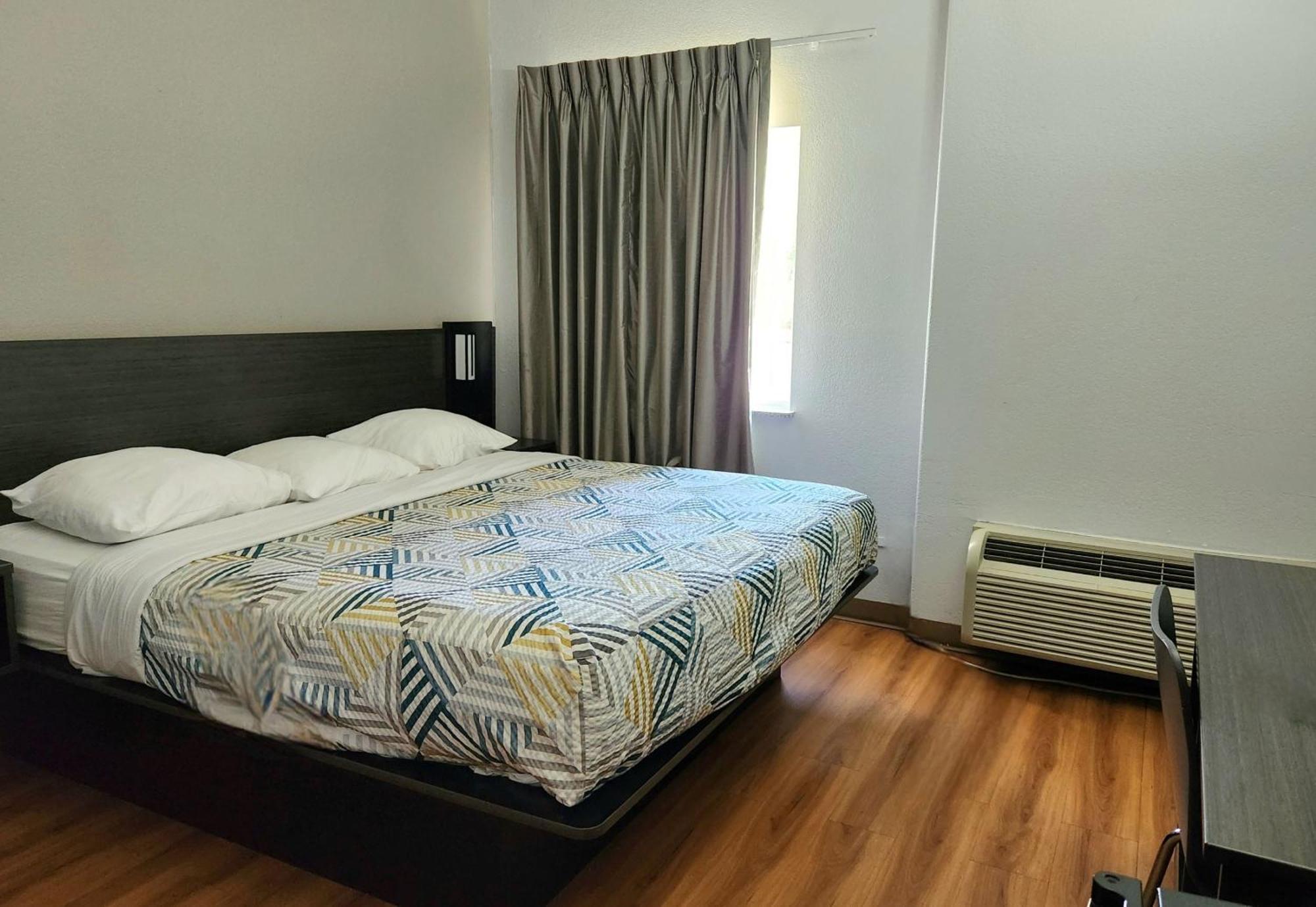 Baymont By Wyndham San Antonio Airport Hotel Екстериор снимка