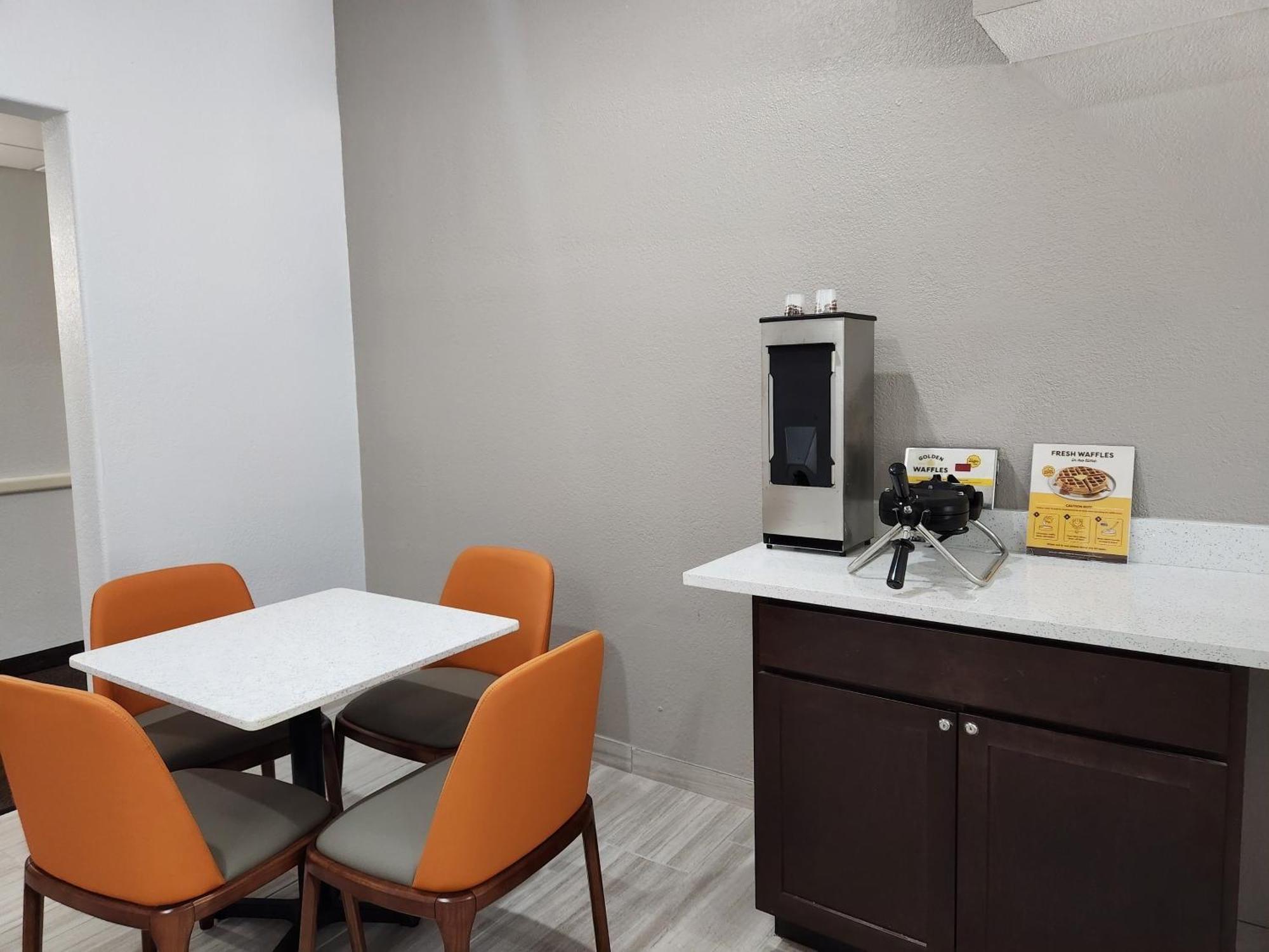 Baymont By Wyndham San Antonio Airport Hotel Екстериор снимка
