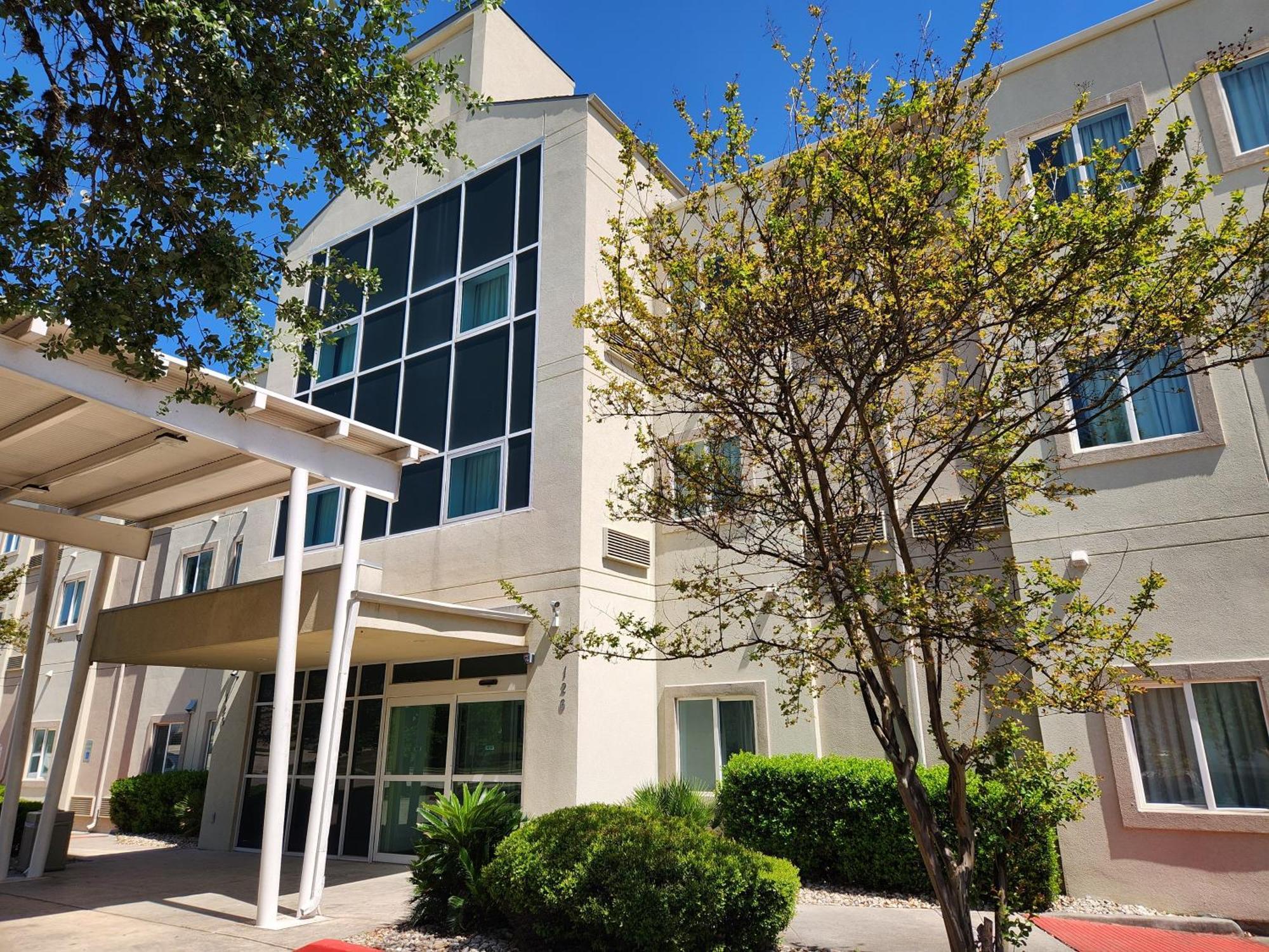 Baymont By Wyndham San Antonio Airport Hotel Екстериор снимка