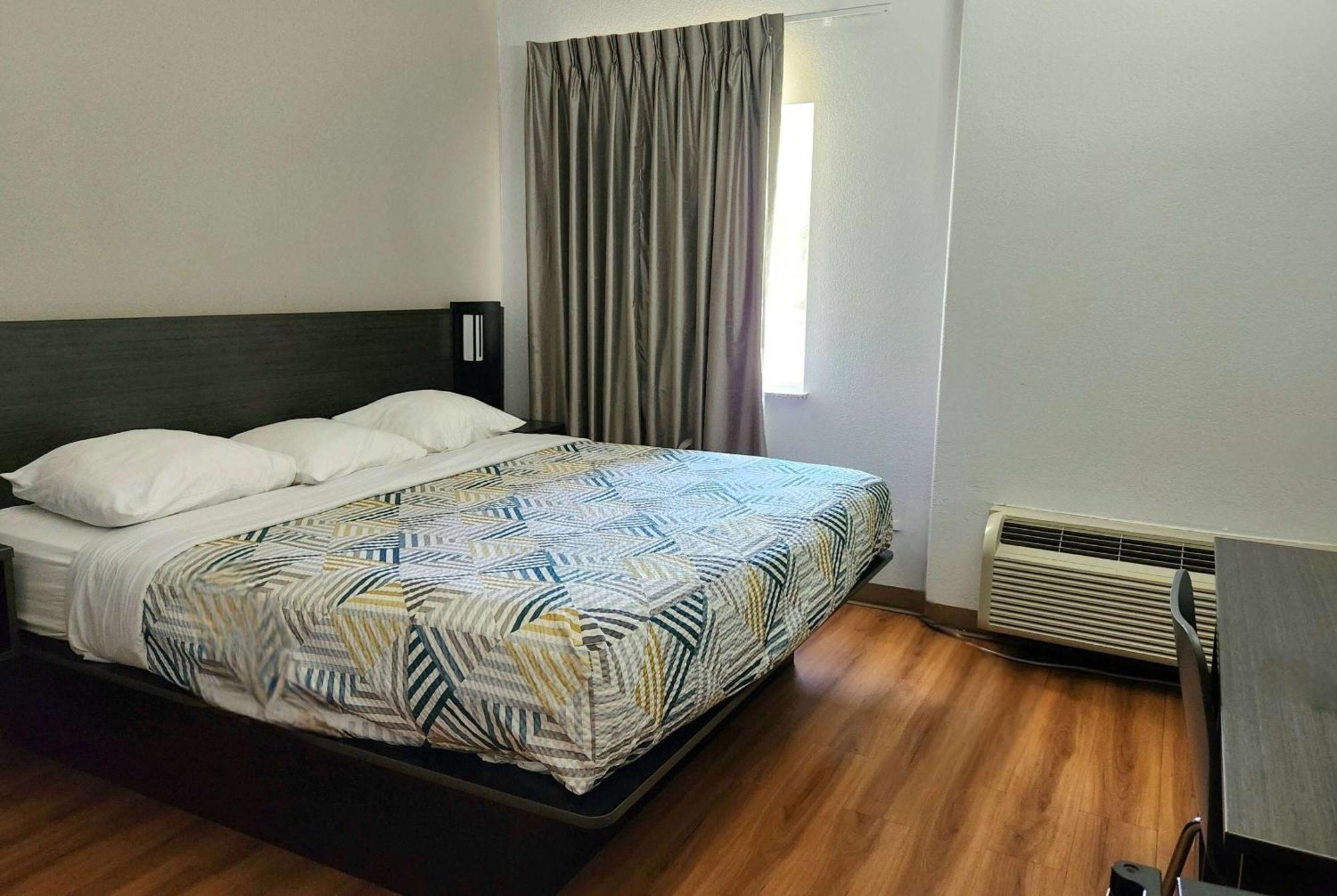 Baymont By Wyndham San Antonio Airport Hotel Екстериор снимка