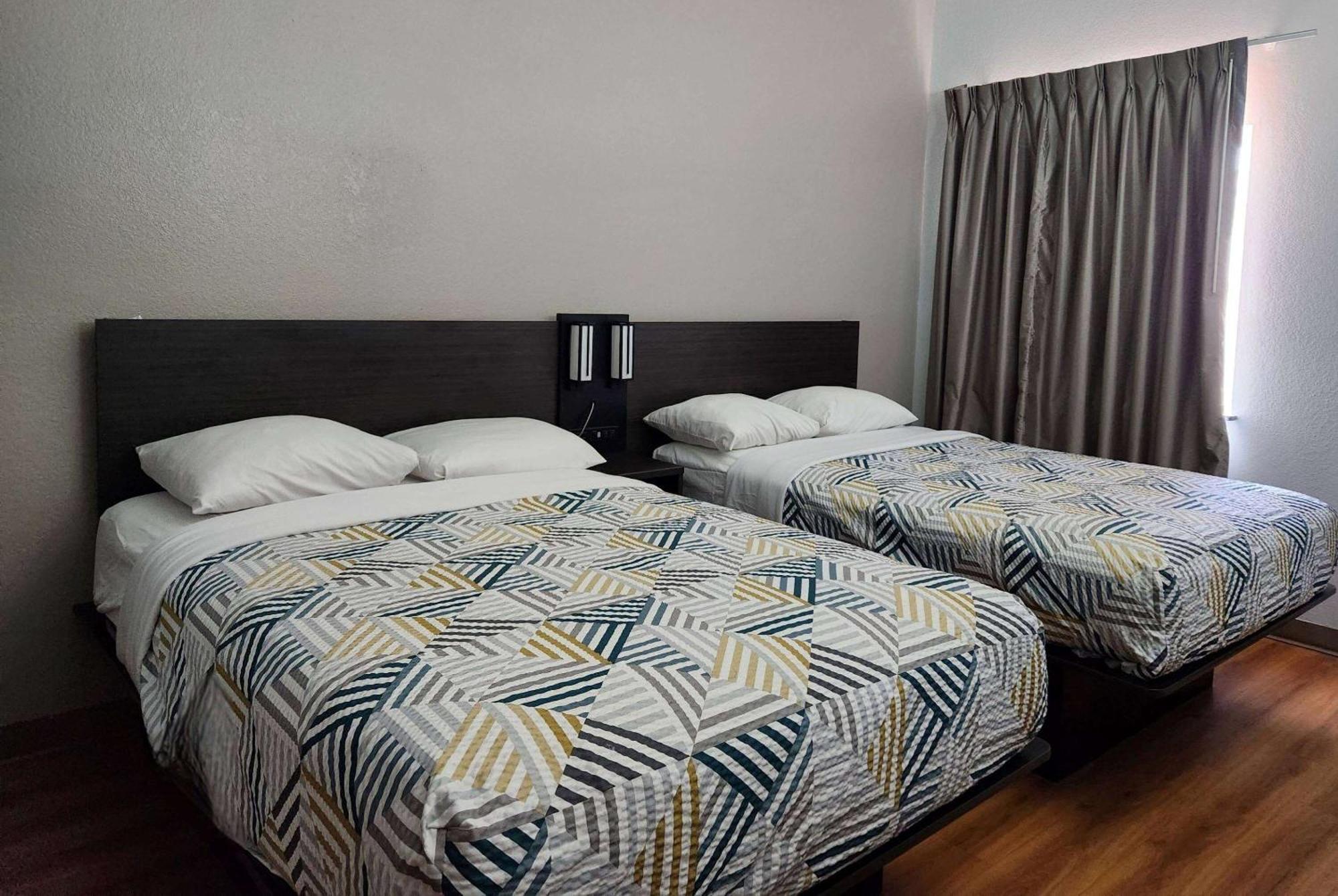 Baymont By Wyndham San Antonio Airport Hotel Екстериор снимка
