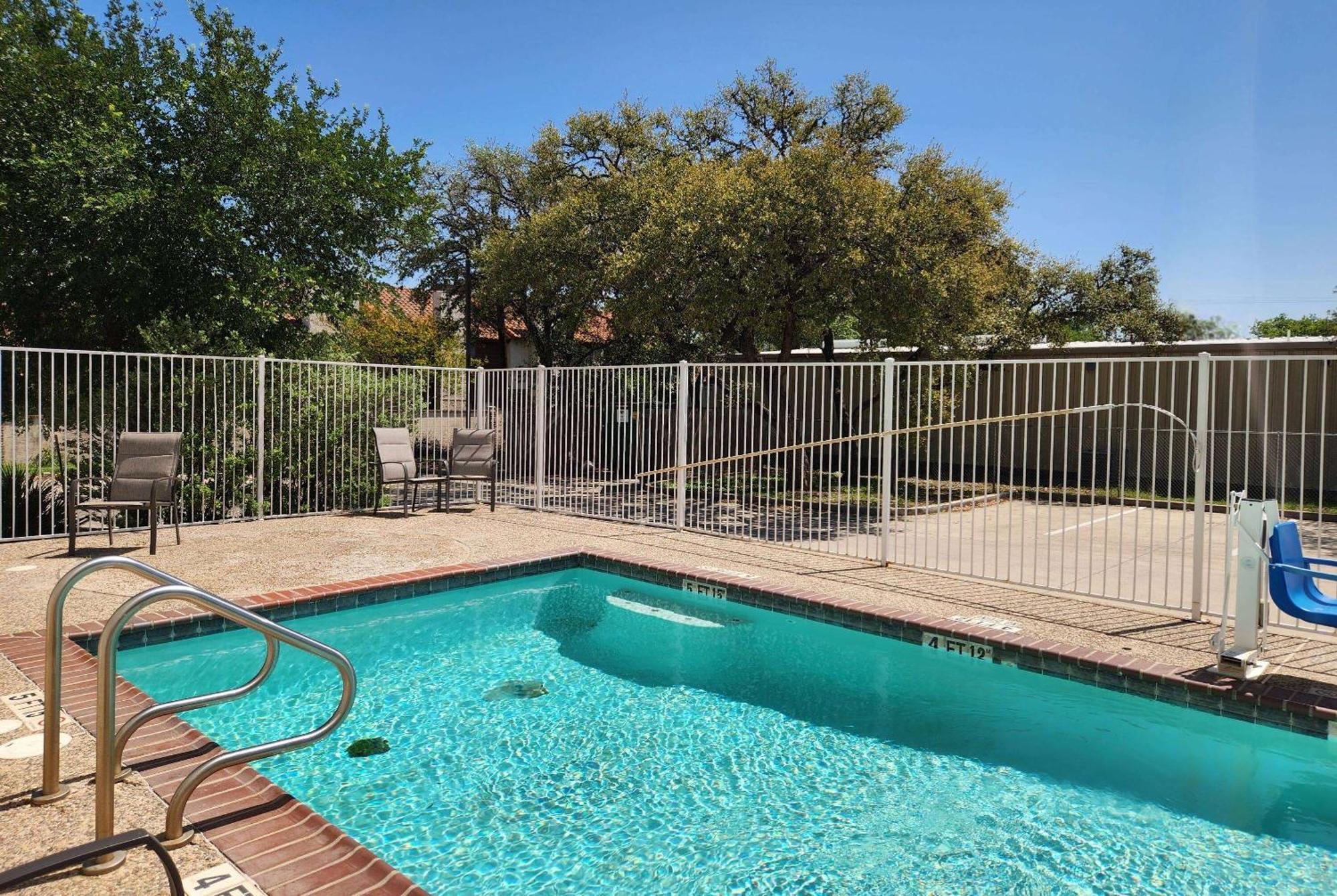 Baymont By Wyndham San Antonio Airport Hotel Екстериор снимка