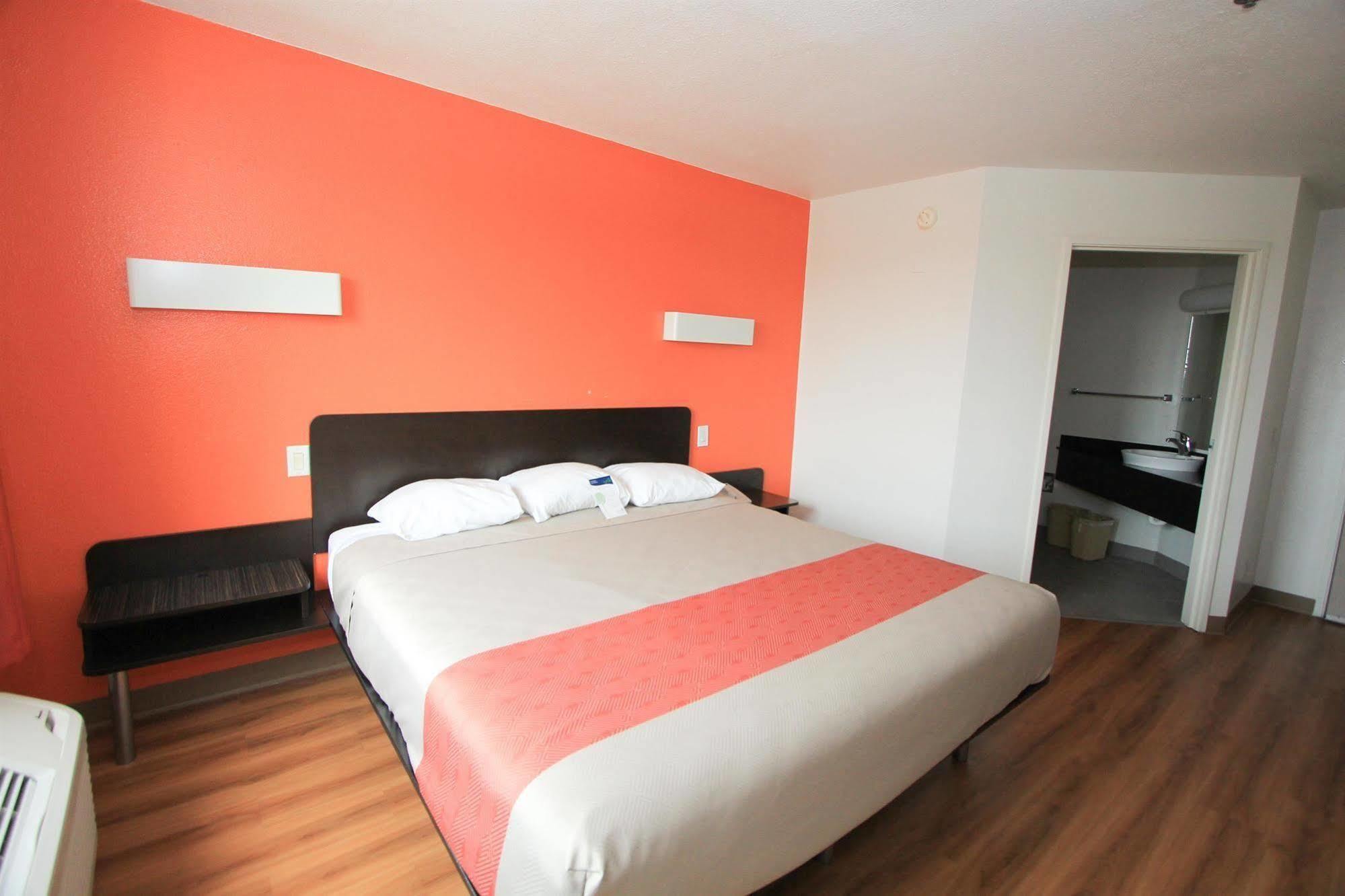 Baymont By Wyndham San Antonio Airport Hotel Екстериор снимка