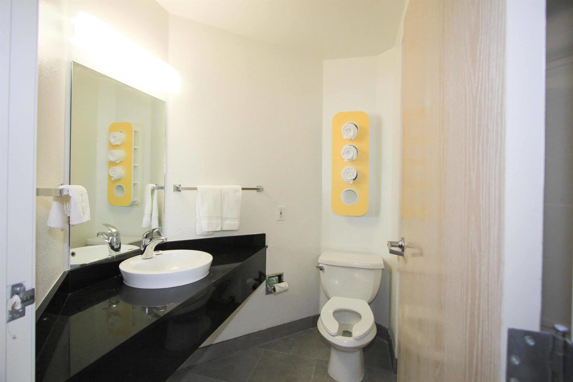 Baymont By Wyndham San Antonio Airport Hotel Екстериор снимка