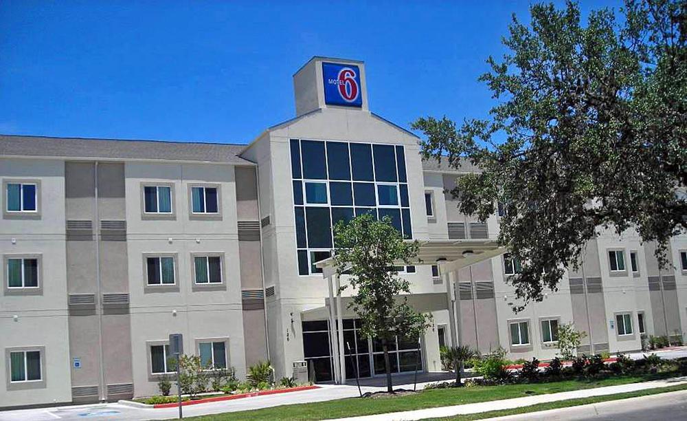 Baymont By Wyndham San Antonio Airport Hotel Екстериор снимка